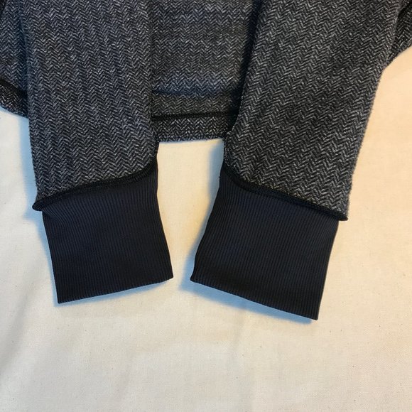 Never worn like new Lululemon Base Runner 1/2 Zip - Picture 13 of 16